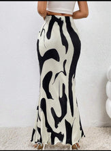 Load image into Gallery viewer, Abstract print maxi skirt